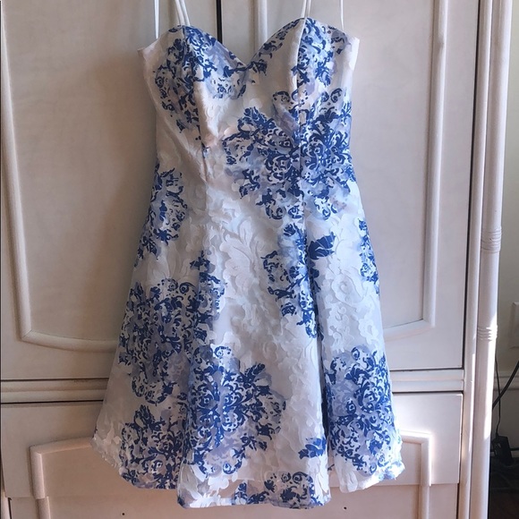 STRAPLESS DAVE & JOHNNY BLUE FLORAL DRESS - Picture 1 of 4